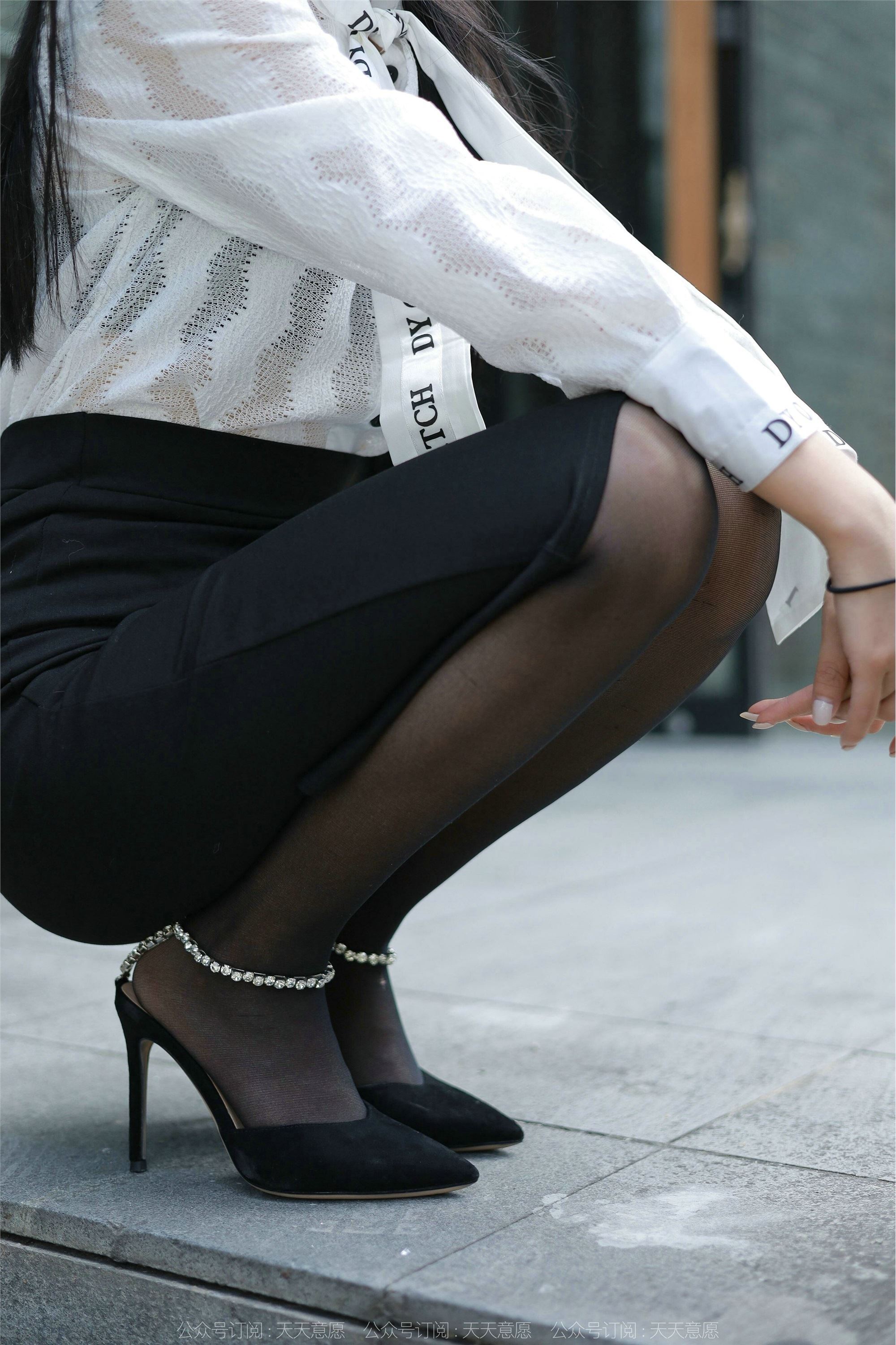 IESS异思趣向  2022.02.11 丝享家1002：婉萍《性感OL窄裙》